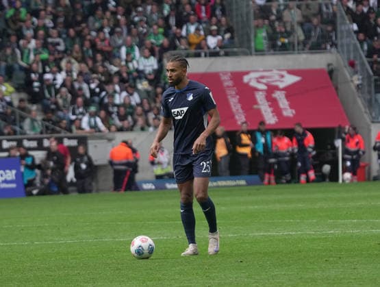 16.05.2026, Borussia-Park, Mönchengladbach, GER, 1.FBL, Borussia Mönchengladbach vs TSG Hoffenheim , im Bild Kevin Akpoguma (Hoffenheim) DFL regulations prohibit any use of photographs as image sequences and or quasi-video. (Photo by Hasan Bratic DeFodi Images) - *** 16 05 2026, Borussia Park, Mönchengladbach, GER, 1 FBL, Borussia Mönchengladbach vs TSG Hoffenheim , im Bild Kevin Akpoguma Hoffenheim DFL regulations prohibit any use of photographs as image sequences and or quasi video Photo by Hasan Bratic DeFodi Images