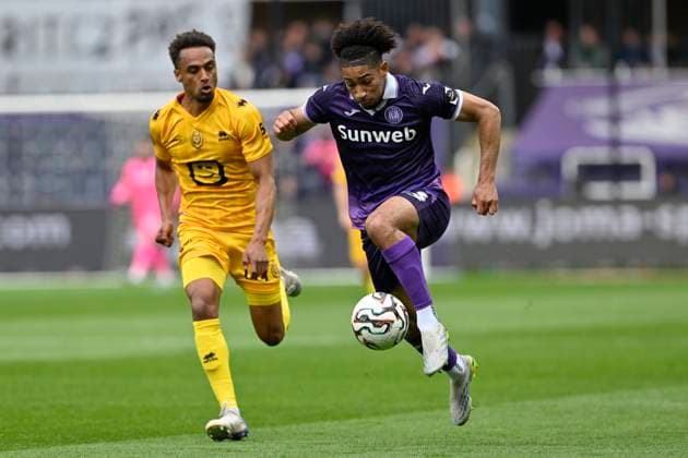 RSC Anderlecht v KV Mechelen - Jupiler Pro League Champions Play-Off ANDERLECHT, BELGIUM - MAY 17 : Saliba Nathan midfielder of RSC Anderlecht and St.Jago Tommy defender of KV Mechelen during the Jupiler Pro League Champions Play-Off match between RSC Anderlecht and KV Mechelen on May 17, 2026 in Anderlecht, Belgium, 17 05 2026 Anderlecht Belgium  Copyright: xDhax