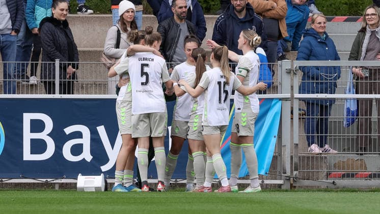 SV Werder Bremen players with goal celebration, cheering, jubilant, optimistic, match scene, highlight, joy over the goal to 0 1, THE DFB REGULATIONS PROHIBIT ANY USE OF PHOTOGRAPHS AS IMAGE SEQUENCES AND OR QUASI VIDEO , 17 05 2026, Leverkusen Germany , Football, Google Pixel Womens Bundesliga, Bayer 04 Leverkusen SV Werder Bremen xobx