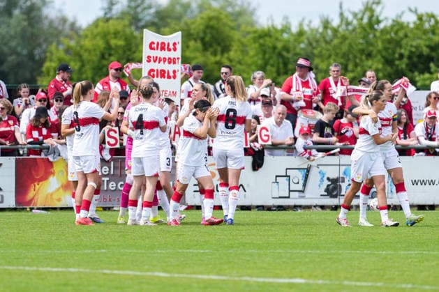 2 Womens Bundesliga SC Sand vs VfB Stuttgart, 17 05 2026 The Stuttgart women high-fiving each other before kick-off 2 Womens Bundesliga SC Sand vs VfB Stuttgart, Adams Arena SC Sand, 17 05 2026 DFB DFL REGULATIONS PROHIBIT ANY USE OF PHOTOGRAPHS AS IMAGE SEQUENCES AND OR QUASI VIDEO Copyright: xBEAUTIFULxSPORTS Boscox