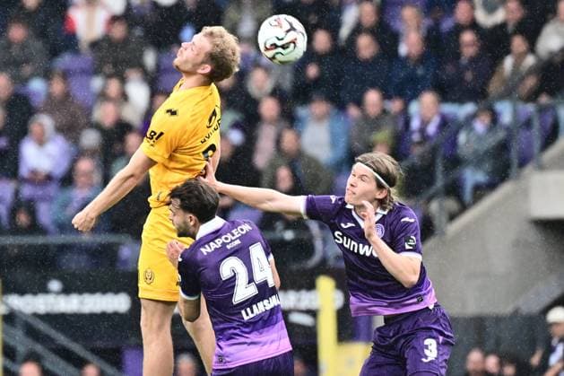 RSC Anderlecht v KV Mechelen - Jupiler Pro League Champions Play-Off ANDERLECHT, BELGIUM - MAY 17 : Hey Lucas Boel defender of RSC Anderlecht, Llansana Enric midfielder of RSC Anderlecht and Boersma Bouke forward of KV Mechelen battle for the ball during the Jupiler Pro League Champions Play-Off match between RSC Anderlecht and KV Mechelen on May 17, 2026 in Anderlecht, Belgium, 17 05 2026 Anderlecht Belgium  Copyright: xPeterxDexVoechtx
