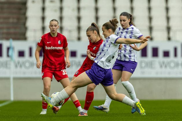 Leela Egli Sport Club Freiburg and Paula Flach SGS Essen battle for the ball during the Women s Soccer Bundesliga match between SGS Essen and Sport Club Freiburg at Stadion an der Hafenstrasse on May 17, 2026 in Essen, Germany, Germany Photo by Mario Hommes DeFodi Images Leela Egli Sport Club Freiburg and Paula Flach SGS Essen battle for the ball during the Women s Soccer Bundesliga match between SGS Essen and Sport Club Freiburg at Stadion an der Hafenstrasse on May 17, 2026 in Essen, Germany Photo by Mario Hommes DeFodi Images DFL regulations prohibit any use of photographs as image sequences and or quasi video