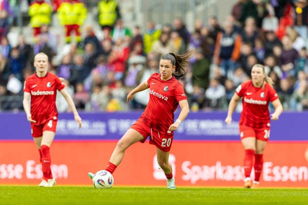 Leela Egli Sport Club Freiburg in action, on the ball, individual action during the Women s Soccer Bundesliga match between SGS Essen and Sport Club Freiburg, Stadion an der Hafenstrasse on May 17, 2026 in Essen, Germany Photo by Mario Hommes DeFodi Images Leela Egli Sport Club Freiburg controls the ball during the Women s Soccer Bundesliga match between SGS Essen and Sport Club Freiburg at Stadion an der Hafenstrasse on May 17, 2026 in Essen, Germany Photo by Mario Hommes DeFodi Images DFL regulations prohibit any use of photographs as image sequences and or quasi video