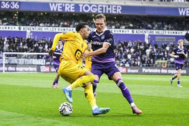 Mechelen s Myron Van Brederode and Anderlecht s Ludwig Augustinsson pictured in action during a soccer match between RSCA Anderlecht and KV Mechelen, Sunday 17 May 2026 in Brussels, on day 8 of the Champion s Play-off of the 2025-2026 Jupiler Pro League first division of the Belgian championship. TOM GOYVAERTS TomxGoyvaerts  x174146625x
