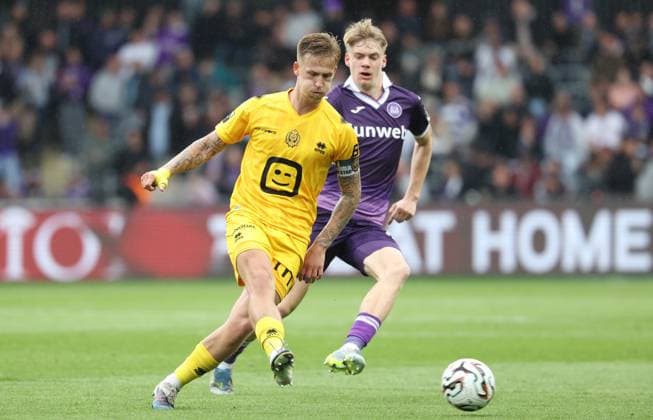 Mechelen s Fredrik Hammar fights for the ball during a soccer match between RSCA Anderlecht and KV Mechelen, Sunday 17 May 2026 in Brussels, on day 8 of the Champion s Play-off of the 2025-2026 Jupiler Pro League first division of the Belgian championship. VIRGINIExLEFOUR  x174146631x