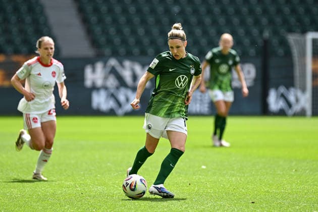 Soccer I Women I Season 2025 2026 I Bundesliga I 26 Matchday I VfL Wolfsburg 1 FC Nürnberg I 17 05 2026 Svenja Huth 10, VfL Wolfsburg plays the ball Crop, close-up, portrait, portrait, single photo, single image, body Wolfsburg Volkswagen Arena Niedersachsen Germany Copyright: xLobeca InesxHähnelx