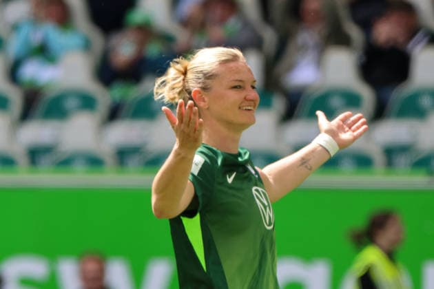 Wolfsburg, Germany 17 May 2026 1 Womens Bundesliga 26 Matchday VfL Wolfsburg vs 1 FC Nürnberg In the picture Goalscorer Alexandra Popp VfL , who is playing her last game after 14 years, scores the 1-0 goal for Wolfsburg and celebrates Copyright: HMBxMedia MadeleinexFantini