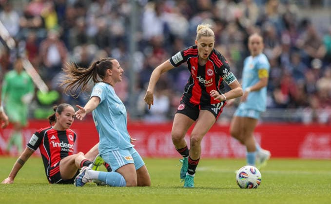 GER, Frankfurt, Eintracht Frankfurt vs Union Berlin, Google Pixel Bundesliga, Football, DFB, Season 2025 2026, Stadion am Brentanobad, 26 Matchday in the picture from l Hannah Eurlings Union Berlin 14 , Laura Freigang Eintracht Frankfurt Women 10 , Zweikampf DFB DFL REGULATIONS PROHIBIT ANY USE OF PHOTOGRAPHS AS IMAGE SEQUENCES AND OR QUASI VIDEO, 17 05 2026 Copyright: HMBxMedia HendrikxHamelau