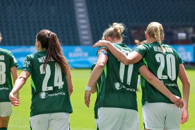 Wolfsburg, Germany 17 May 2026 1 Womens Bundesliga 26 Matchday VfL Wolfsburg vs 1 FC Nürnberg In the picture Goalscorer Alexandra Popp VfL , who is playing her last game after 14 years, scores the 1-0 goal for Wolfsburg and celebrates Copyright: HMBxMedia MadeleinexFantini