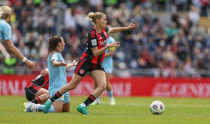 GER, Frankfurt, Eintracht Frankfurt vs Union Berlin, Google Pixel Bundesliga, Football, DFB, Season 2025 2026, Stadion am Brentanobad, 26 Matchday in the picture from l Hannah Eurlings Union Berlin 14 , Laura Freigang Eintracht Frankfurt Women 10 , Zweikampf DFB DFL REGULATIONS PROHIBIT ANY USE OF PHOTOGRAPHS AS IMAGE SEQUENCES AND OR QUASI VIDEO, 17 05 2026 Copyright: HMBxMedia HendrikxHamelau