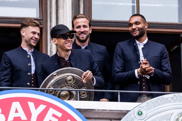 MUNICH, GERMANY - MAY 17: Jamal Musiala (FC Bayern Muenchen, 10) with the trophy on the balcony during the Meisterfeier of FC Bayern Muenchen at Marienplatz on May 17, 2026 in Munich, Germany. Bavaria Germany Copyright: xSteffiexWunderlx
