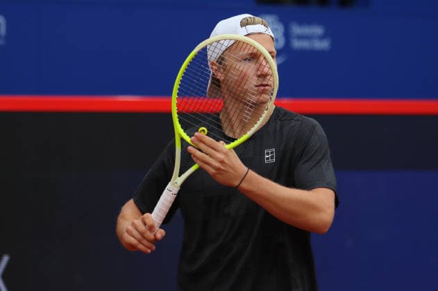 Bitpanda Hamburg Open, ATP 500, 2nd round of qualifying DTB pro Max Schönhaus clenches his fist after winning a rally