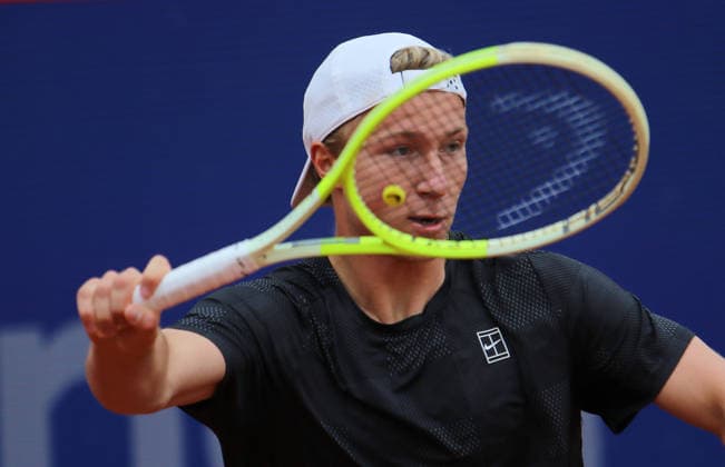 Bitpanda Hamburg Open, ATP 500, 2nd round of qualifying DTB pro Max Schönhaus clenches his fist after winning a rally