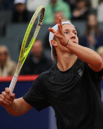 Bitpanda Hamburg Open, ATP 500, 2nd round of qualifying DTB pro Max Schönhaus clenches his fist after winning a rally