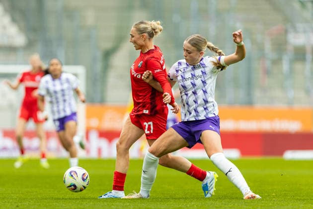 Sophie Nachtigall Sport Club Freiburg and Leonie Koepp SGS Essen in a duel during the Women s Soccer Bundesliga match between SGS Essen and Sport Club Freiburg, Stadion an der Hafenstrasse on May 17, 2026 in Essen, Germany, Germany Photo by Mario Hommes DeFodi Images Sophie Nachtigall Sport Club Freiburg and Leonie Koepp SGS Essen battle for the ball during the Women s Soccer Bundesliga match between SGS Essen and Sport Club Freiburg at Stadion an der Hafenstrasse on May 17, 2026 in Essen, Germany Photo by Mario Hommes DeFodi Images DFL regulations prohibit any use of photographs as image sequences and or quasi video