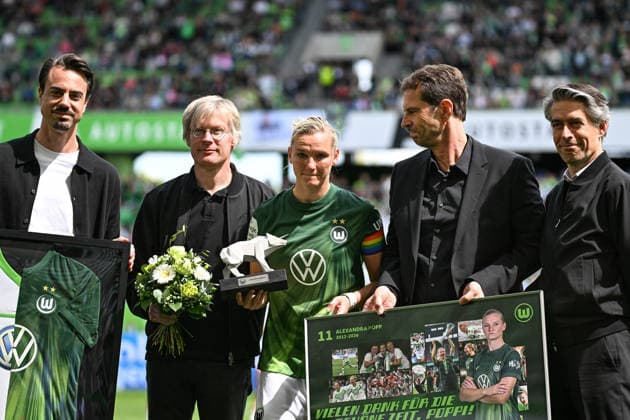 Soccer I Women I Season 2025 2026 I Bundesliga I 26 Matchday I VfL Wolfsburg 1 FC Nürnberg I 17 05 2026 Farewell Alexandra Popp 11, VfL Wolfsburg center before the match, farewell match Crop, close-up, portrait, portrait, single photo, single image, body Wolfsburg Volkswagen Arena Lower Saxony Germany Copyright: xLobeca InesxHähnelx