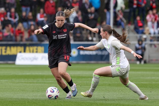 from left Estrella Merino Gonzalez Bayer 04 Leverkusen, 10 and Chiara D Angelo SV Werder Bremen, 2 in duel, duel, dynamics, action, action, game scene, THE DFB REGULATIONS PROHIBIT ANY USE OF PHOTOGRAPHS AS IMAGE SEQUENCES AND OR QUASI VIDEO , 17 05 2026, Leverkusen Germany , Football, Google Pixel Womens Bundesliga, Bayer 04 Leverkusen SV Werder Bremen xobx