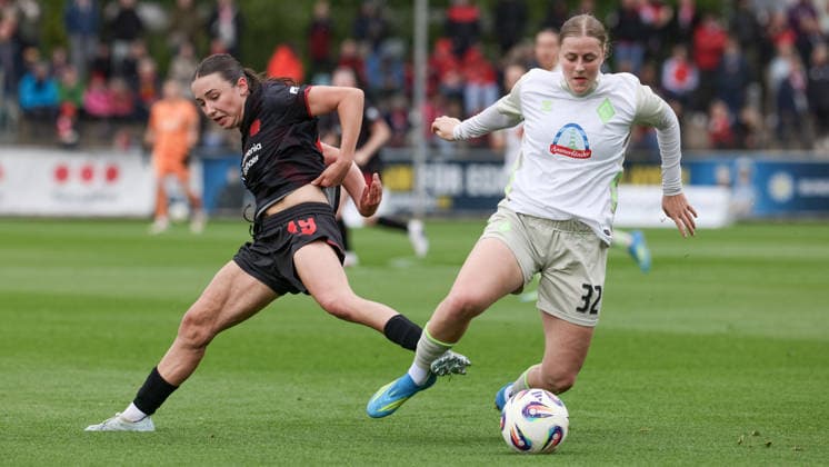 from left Loreen Bender Bayer 04 Leverkusen, 19 and Sarah Gutmann SV Werder Bremen, 32 in a duel, dynamic, action, action, game scene, THE DFB REGULATIONS PROHIBIT ANY USE OF PHOTOGRAPHS AS IMAGE SEQUENCES AND OR QUASI VIDEO , 17 05 2026, Leverkusen Germany , Football, Google Pixel Womens Bundesliga, Bayer 04 Leverkusen SV Werder Bremen xobx