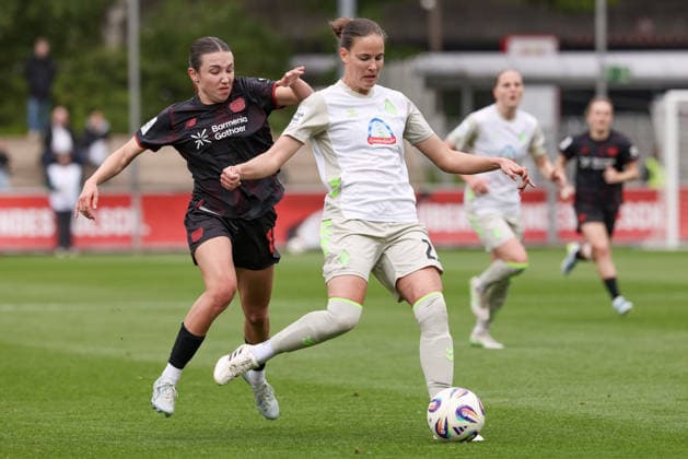 from left Loreen Bender Bayer 04 Leverkusen, 19 and Hanna Nemeth SV Werder Bremen, 23 in a duel, dynamic, action, game scene, THE DFB REGULATIONS PROHIBIT ANY USE OF PHOTOGRAPHS AS IMAGE SEQUENCES AND OR QUASI VIDEO , 17 05 2026, Leverkusen Germany , Football, Google Pixel Womens Bundesliga, Bayer 04 Leverkusen SV Werder Bremen xobx