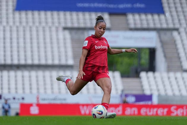 Nicole Ojukwu SC Freiburg, 06 on the ball , Germany, Soccer, GooglePixel Womens Bundesliga, 26 Matchday, 2025 2026, SGS Essen vs SC Freiburg, 17 05 2026, Stadion an der Hafenstraße, Essen Essen Stadion an der Hafenstraße North Rhine-Westphalia Germany Copyright: xArnexAmbergx