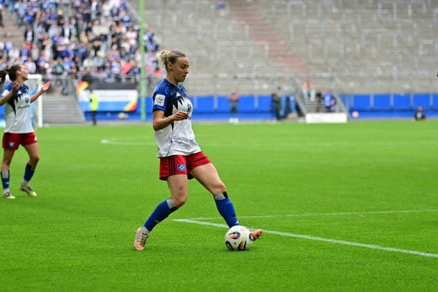 Soccer I Women I Season 2025 2026 I Bundesliga I Matchday 26 I Hamburger SV FC Bayern Munich I 17 05 2026 Sophie Hillebrands tackle 22, Hamburger SV is whistled off Hamburg Volksparkstadion Hamburg Germany Copyright: xLobeca WolfxGebhardtx