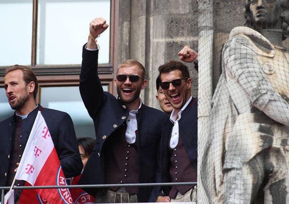Football, men, Bundesliga, season 2025 2026, FC Bayern Munich, championship celebration, Rathausbalkon, Marienplatz Konrad Laimer FC Bayern Munich left with Leon Goretzka FC Bayern Munich right celebrating, fist