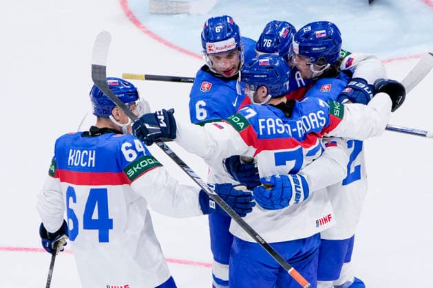 FRIBOURG, SWITZERLAND MAY 17 Kristian Pospisil of Slovakia R celebrates his goal with Martin Pospisil of Slovakia 2nd R , Patrik Koch of Slovakia L , Viliam Kmec of Slovakia 2nd L and Martin Fasko rudas of Slovakia C during the 2026 IIHF Ice Hockey World Championship Switzerland game between Italy and Slovakia at BCF Arena at BCF Arena Fribourg on May 17, 2026 in Fribourg, Fribourg Fribourg BCF Arena Fribourg Switzerland Copyright: xJustPictures.ch JarixPestelaccix jp-en-EuSpIm-JP6_JAR_Italy_Slovakia_16May2026_00093