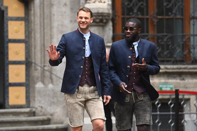 Arrival in traditional costume,Lederhosen Manuel NEW goalkeeper Bayern Muenchen , Dayot UPAMECANO Bayern Muenchen championship celebration FC Bayern Muenchen on the Rathausbalkon on Marienplatz in Munich on 17 05 2026 Soccer 1 Bundesliga season 2025 2026, 34 matchday,