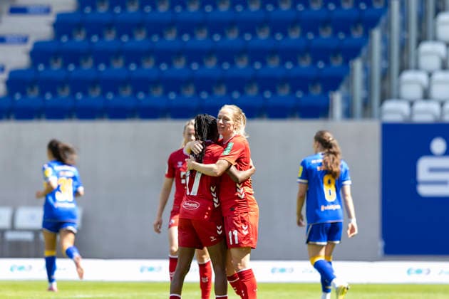 Google Pixel Womens Bundesliga FC Carl Zeiss Jena vs 1 FC Köln Jena 17 05 2026 Cheering, Pauline Bremer 11 1 FC Köln right and Lydia Andrade 17 1 FC Köln left Google Pixel Womens Bundesliga FC Carl Zeiss Jena vs 1 FC Köln ad hoc arena at Ernst Abbe Sportfeld 17 05 2026 DFB REGULATIONS PROHIBIT ANY USE OF PHOTOGRAPHS AS IMAGE SEQUENCES AND OR QUASI VIDEO Copyright: xBEAUTIFULxSPORTS Duehringx