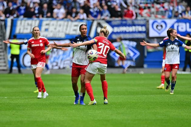 Soccer I Women I Season 2025 2026 I Bundesliga I Matchday 26 I Hamburger SV FC Bayern Munich I 17 05 2026 Duel, duel Melina Krüger 9, Hamburger SV and Carolin Simon 30, FC Bayern Munich Hamburg Volksparkstadion Hamburg Germany Copyright: xLobeca WolfxGebhardtx