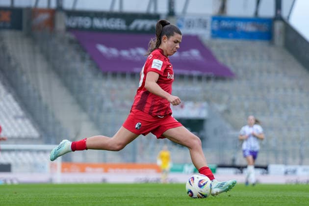 Leela Egli SC Freiburg, 20 on the ball , Germany, Soccer, GooglePixel Womens Bundesliga, 26 Matchday, 2025 2026, SGS Essen vs SC Freiburg, 17 05 2026, Stadion an der Hafenstraße, Essen Essen Stadion an der Hafenstraße Nordrhein Westfalen Germany Copyright: xArnexAmbergx