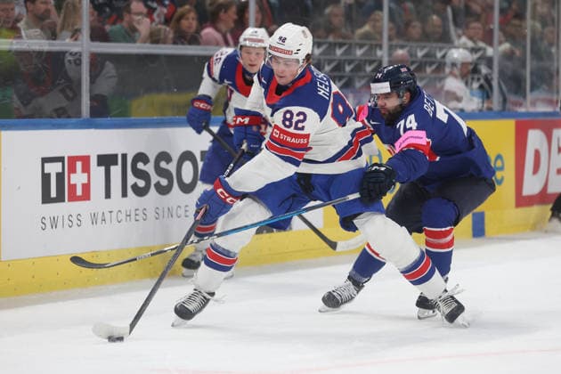 17 05 2026 Swiss Life Arena Zurich , SWITZERLAND, Ice Hockey Men IIHF World Championship Zurich 2026 Group A USA GBR Danny Nelson li,USA vs Ollie Betteridge GBR