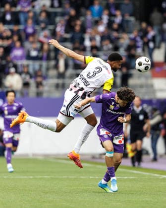 SOCCER - BL, A.Wien vs LASK VIENNA,AUSTRIA,17.MAY.26 - SOCCER - ADMIRAL Bundesliga, championship group, FK Austria Wien vs Linzer ASK. Image shows Xavier Mbuyamba (LASK) and Sanel Saljic (A.Wien).  GEPAxpictures xArminxRauthner