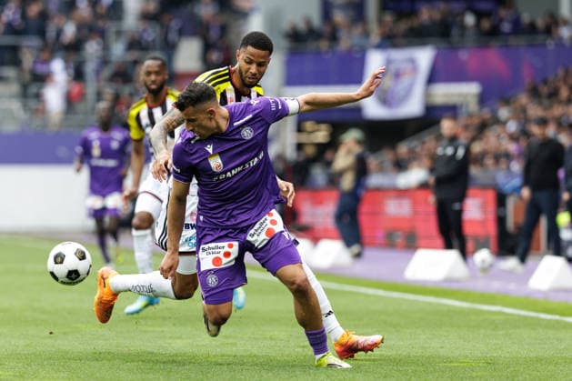 SOCCER - BL, A.Wien vs LASK VIENNA,AUSTRIA,17.MAY.26 - SOCCER - ADMIRAL Bundesliga, championship group, FK Austria Wien vs Linzer ASK. Image shows Manfred Fischer (A.Wien) and Xavier Mbuyamba (LASK).  GEPAxpictures xArminxRauthner