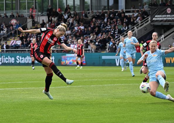 17 05 2026, xsltx, Soccer Google Pixel Women Bundesliga, Eintracht Frankfurt 1 FC Union Berlin v l Rebecka Blomqvists Eintracht Frankfurt shot is blocked DFL DFB REGULATIONS PROHIBIT ANY USE OF PHOTOGRAPHS as IMAGE SEQUENCES and or QUASI VIDEO