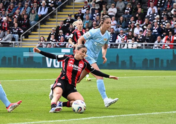 17 05 2026, xsltx, Fußball Google Pixel Frauen Bundesliga, Eintracht Frankfurt 1 FC Union Berlin v l With her shot Ereleta Memeti Eintracht Frankfurt fails to Cara Bösl 1 FC Union Berlin DFL DFB REGULATIONS PROHIBIT ANY USE OF PHOTOGRAPHS as IMAGE SEQUENCES and or QUASI VIDEO