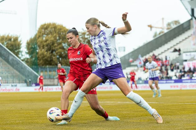 Leela Egli Sport Club Freiburg and Laura Pucks SGS Essen battle for the ball during the Women s Soccer Bundesliga match between SGS Essen and Sport Club Freiburg, Stadion an der Hafenstrasse on May 17, 2026 in Essen, Germany, Germany Photo by Mario Hommes DeFodi Images Leela Egli Sport Club Freiburg and Laura Pucks SGS Essen battle for the ball during the Women s Soccer Bundesliga match between SGS Essen and Sport Club Freiburg at Stadion an der Hafenstrasse on May 17, 2026 in Essen, Germany Photo by Mario Hommes DeFodi Images DFL regulations prohibit any use of photographs as image sequences and or quasi video