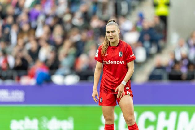 Alena Bienz Sport Club Freiburg looks on during the Women s Soccer Bundesliga match between SGS Essen and Sport Club Freiburg, Stadion an der Hafenstrasse on May 17, 2026 in Essen, Germany Photo by Mario Hommes DeFodi Images Alena Bienz Sport Club Freiburg looks on during the Women s Soccer Bundesliga match between SGS Essen and Sport Club Freiburg at Stadion an der Hafenstrasse on May 17, 2026 in Essen, Germany Photo by Mario Hommes DeFodi Images DFL regulations prohibit any use of photographs as image sequences and or quasi video