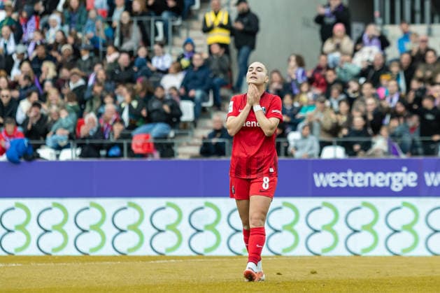 Alena Bienz Sport Club Freiburg looks dejected during the Women s Soccer Bundesliga match between SGS Essen and Sport Club Freiburg at Stadion an der Hafenstrasse on May 17, 2026 in Essen, Germany, Germany Photo by Mario Hommes DeFodi Images Alena Bienz Sport Club Freiburg looks dejected during the Women s Soccer Bundesliga match between SGS Essen and Sport Club Freiburg at Stadion an der Hafenstrasse on May 17, 2026 in Essen, Germany Photo by Mario Hommes DeFodi Images DFL regulations prohibit any use of photographs as image sequences and or quasi video