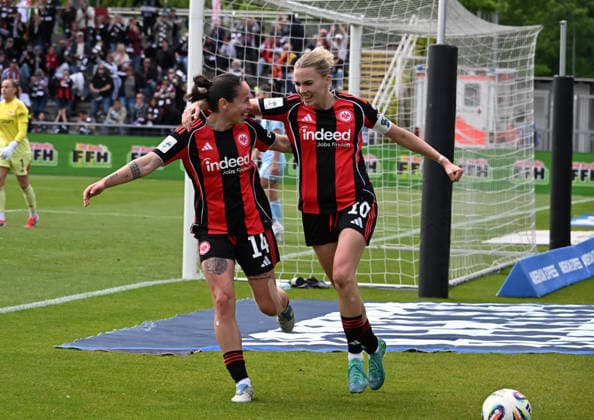 17 05 2026, xsltx, Fußball Google Pixel Frauen Bundesliga, Eintracht Frankfurt 1 FC Union Berlin v l Laura Freigang Eintracht Frankfurt scores to 2 2 and cheers enthusiastically, GÃ raldine Reuteler Eintracht Frankfurt li congratulates DFL DFB REGULATIONS PROHIBIT ANY USE OF PHOTOGRAPHS as IMAGE SEQUENCES and or QUASI VIDEO