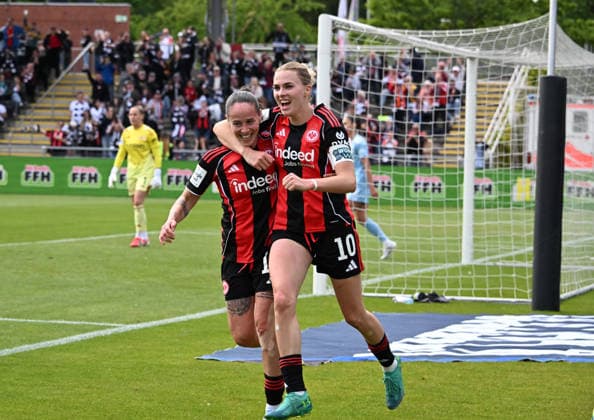 17 05 2026, xsltx, Fußball Google Pixel Frauen Bundesliga, Eintracht Frankfurt 1 FC Union Berlin v l Laura Freigang Eintracht Frankfurt scores to 2 2 and cheers enthusiastically, GÃ raldine Reuteler Eintracht Frankfurt li congratulates DFL DFB REGULATIONS PROHIBIT ANY USE OF PHOTOGRAPHS as IMAGE SEQUENCES and or QUASI VIDEO