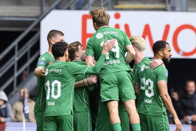 ALMELO - FC Groningen players celebrate the 0-1 during the Dutch Eredivisie match between Heracles Almelo and FC Groningen at the Erve Asito stadium on May 17, 2026 in Almelo, the Netherlands. COR LASKER ANP Eredivisie 2025-2026 xVIxANPxSportx xxANPxIVx 558544449 originalFilename: 558544449.jpg