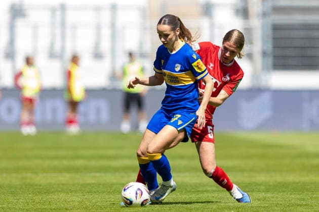 Google Pixel Womens Bundesliga FC Carl Zeiss Jena vs 1 FC Köln Jena 17 05 2026 Rieke Tietz 17 FC Carl Zeiss Jena vs Celina Degen 5 1 FC Köln Google Pixel Womens Bundesliga FC Carl Zeiss Jena vs 1 FC Köln ad hoc arena im Ernst Abbe Sportfeld 17 05 2026 DFB REGULATIONS PROHIBIT ANY USE OF PHOTOGRAPHS AS IMAGE SEQUENCES AND OR QUASI VIDEO Copyright: xBEAUTIFULxSPORTS Duehringx