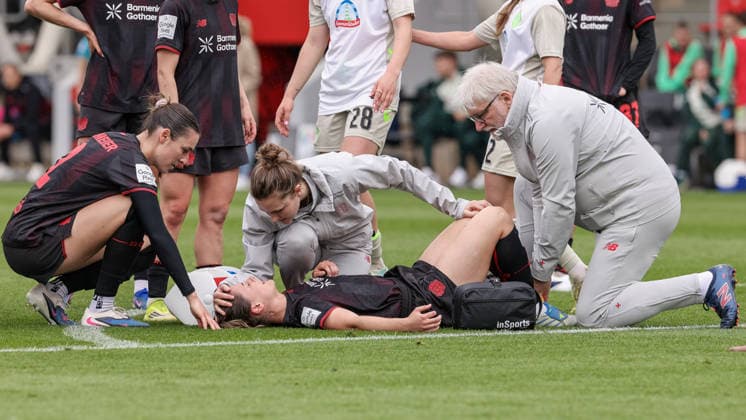 Katharina Piljic Bayer 04 Leverkusen, 6 is treated injured, injury, pain, face distorted by pain, lies injured on the ground, injury, pain, face distorted by pain, THE DFB REGULATIONS PROHIBIT ANY USE OF PHOTOGRAPHS AS IMAGE SEQUENCES AND OR QUASI VIDEO , 17 05 2026, Leverkusen Germany , Football, Google Pixel Womens Bundesliga, Bayer 04 Leverkusen SV Werder Bremen xobx