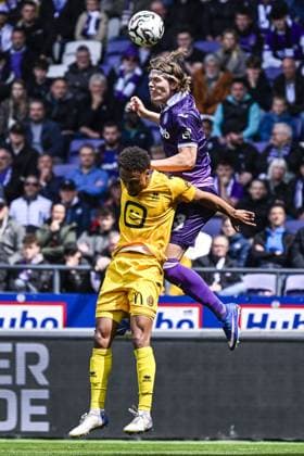 Mechelen s Tommy St. Jago and Anderlecht s Lucas Hey pictured in action during a soccer match between RSCA Anderlecht and KV Mechelen, Sunday 17 May 2026 in Brussels, on day 8 of the Champion s Play-off of the 2025-2026 Jupiler Pro League first division of the Belgian championship. TOM GOYVAERTS TomxGoyvaerts  x174152184x