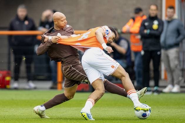 VOLENDAM , 17-05-2026 , KRAS Stadium , season 2025 2026 , Dutch , eredivisie , match between FC Volendam and Telstar , picture shows, FC Volendam player Precious Ugwu vs Telstar player Kay Tejan Volendam - Telstar  x203758289x Copyright: