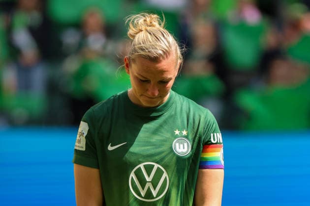 Wolfsburg, Germany 17 May 2026 1 Womens Bundesliga 26 Matchday VfL Wolfsburg vs 1 FC Nuremberg In the picture Alexandra Popp VfL emotional, who plays her last game for VfL Wolfsburg today after 14 years and is bid farewell Copyright: HMBxMedia MadeleinexFantini