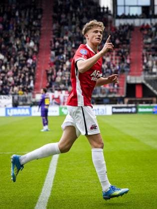 ALKMAAR - Sven Mijnans of AZ Alkmaar celebrates the 1-0 during the Dutch Eredivisie match between AZ Alkmaar and NAC Breda at the AFAS Stadium on May 17, 2026, in Alkmaar, the Netherlands. TOBIAS KLEUVER ANP Eredivisie 2025-2026 xVIxANPxSportx xxANPxIVx 558544848 originalFilename: 558544848.jpg