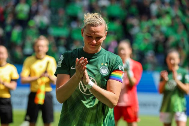 Wolfsburg, Germany 17 May 2026 1 Womens Bundesliga 26 Matchday VfL Wolfsburg vs 1 FC Nuremberg In the picture Alexandra Popp VfL emotional, who plays her last game for VfL Wolfsburg today after 14 years and is bid farewell Copyright: HMBxMedia MadeleinexFantini