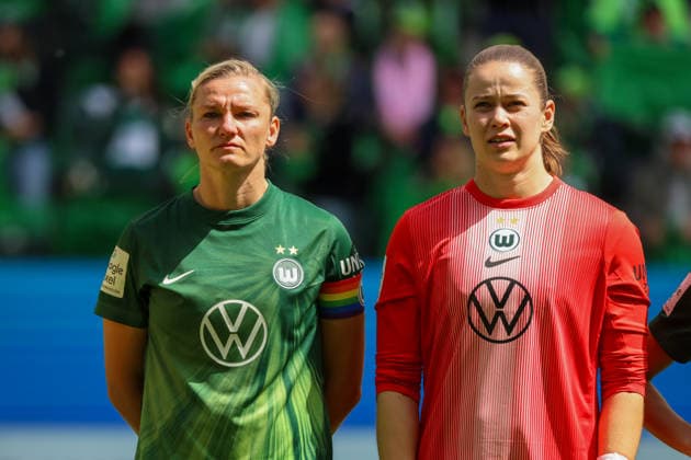 Wolfsburg, Germany 17 May 2026 1 Womens Bundesliga 26 Matchday VfL Wolfsburg vs 1 FC Nuremberg In the picture from left Alexandra Popp VfL emotional, who plays her last game for VfL Wolfsburg today after 14 years and is bid farewell, next to her goalkeeper Stina Johannes VfL Copyright: HMBxMedia MadeleinexFantini